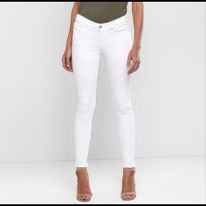 Classic White Levi’s Demi Curve Jeans w Frayed Hem